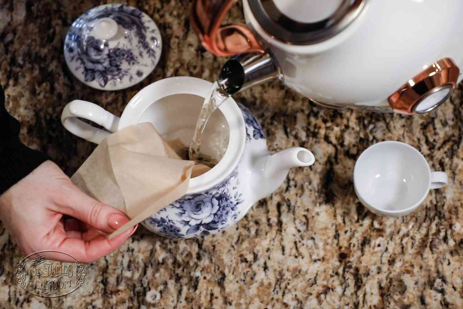 How to Steep Tea - Pour Correct Temperature Water Over Leaves How to Steep Tea - Pour Correct Temperature Water Over Leaves